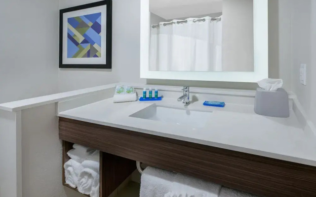 Holiday Inn Express & Suites Bryan