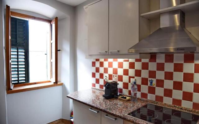 Cozy & Extravagant Suite in Antique Bizanti Palace