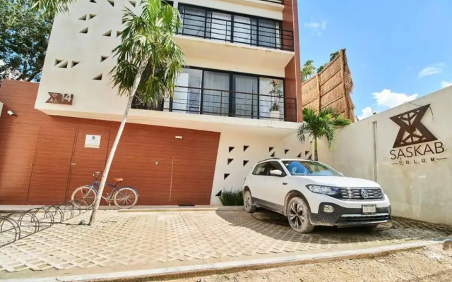 Saskab 10 Lovely 2BR PH, minutes from the sea & downtown!