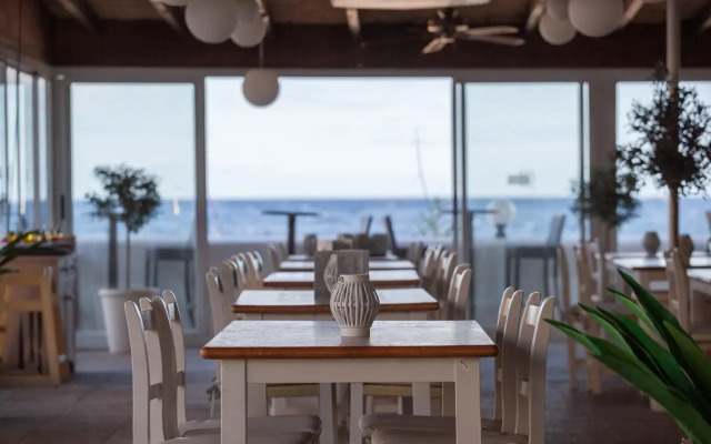 Marina Palace Apartments