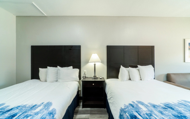 Budget Host Inn & Suites
