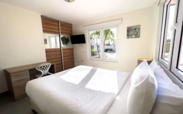 Spacious 6BR Villa w Pool Close2beach Sleeps 16