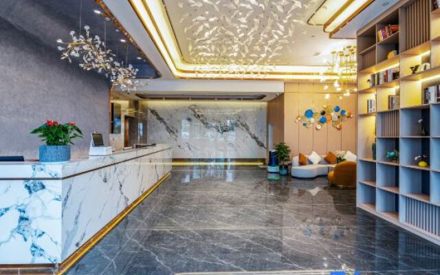 Starway Hotel (Xipu Baicao Road)