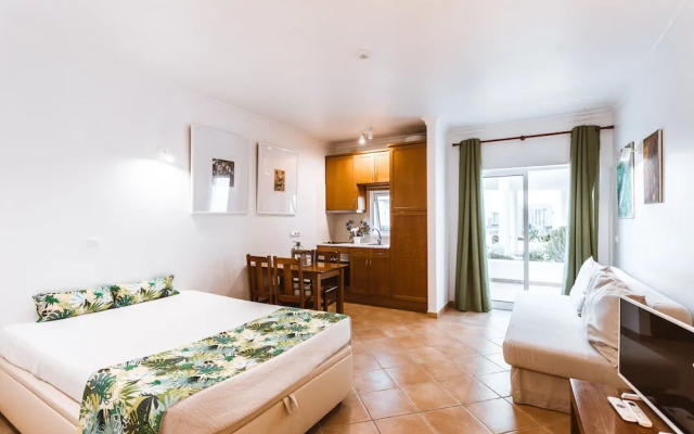 Quinta Velha Pool Terrace Flat15