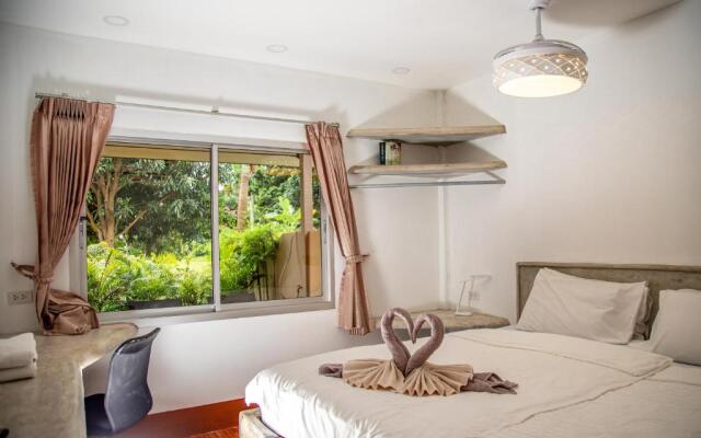 Filou Studio Butterfly Pool Access