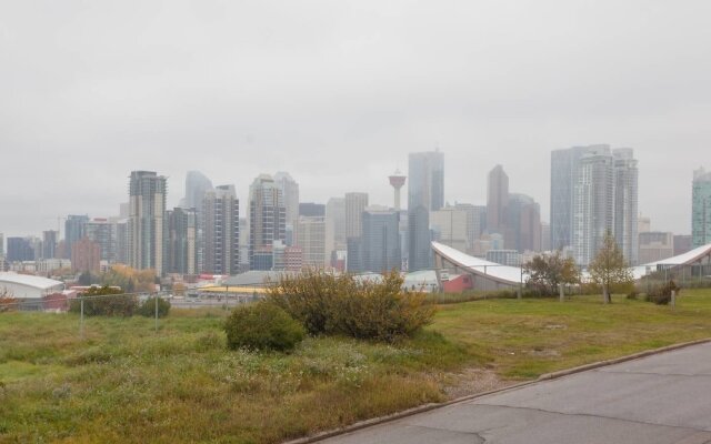 Calgary City View by Elevate Rooms