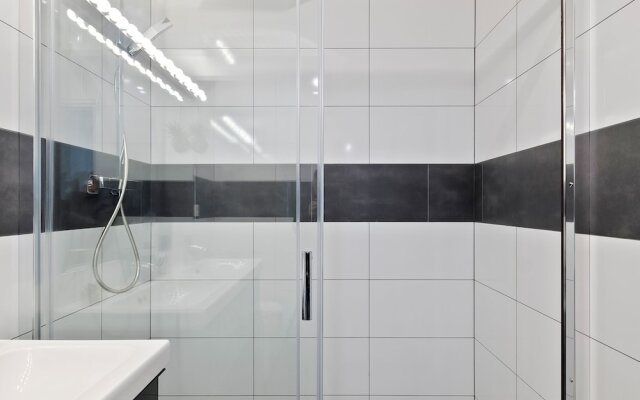 Fascinating Apartment in Bayeux With Communal Terrace/living Room and Kitchen