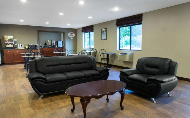 Super 8 by Wyndham Cromwell/Middletown
