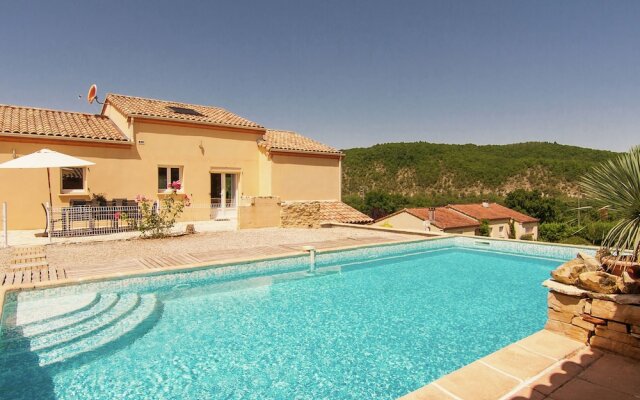Peaceful Villa in Calamane with Private Swimming Pool