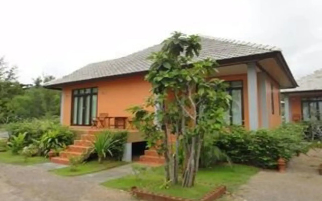 Khanom Sunrise Beach Hotel