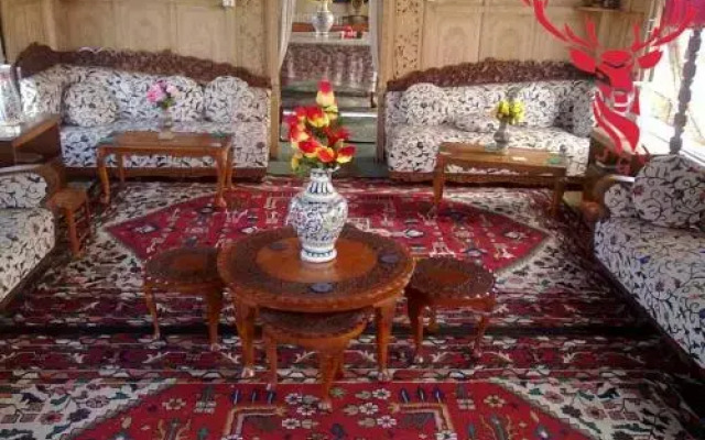 Shabistan Group of Houseboats