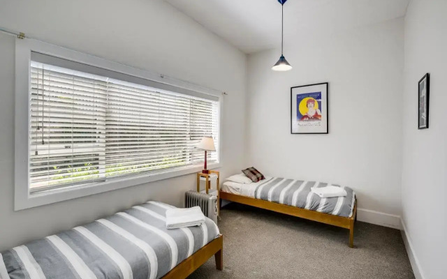 Views on Colenso - Napier Holiday Home