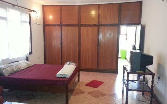 Hollywood Hostel