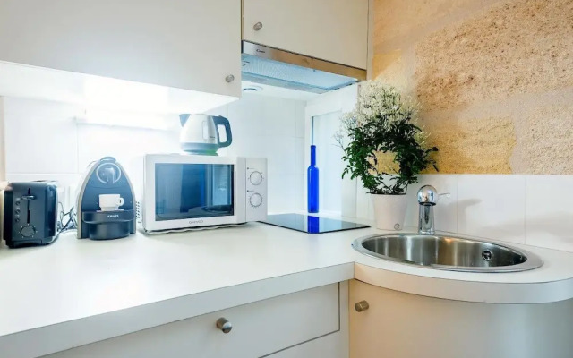 A "boat Cabin" in the Heart of Bordeaux
