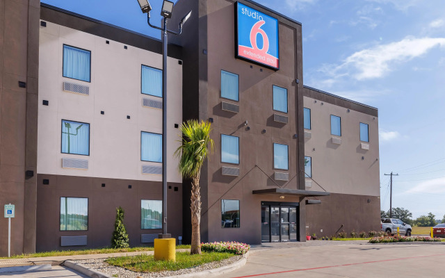 Studio 6 – Giddings, Tx