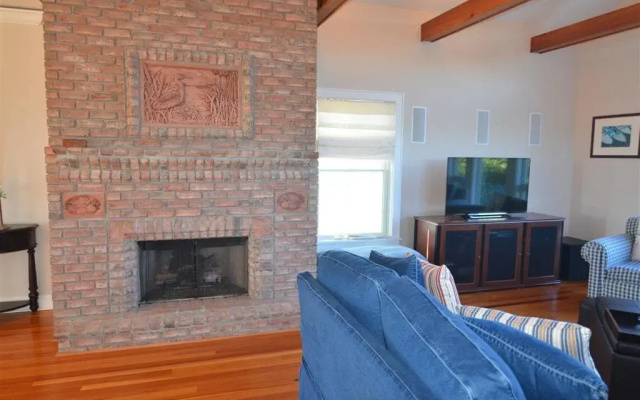 727 Twelve Oaks 4 Br Home by RedAwning