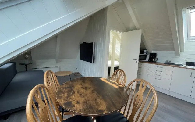 Stunning Hilltop Nest Unparalleled Views at BnB Ap 17