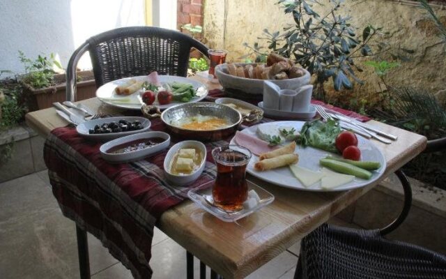 Ada Antik Otel