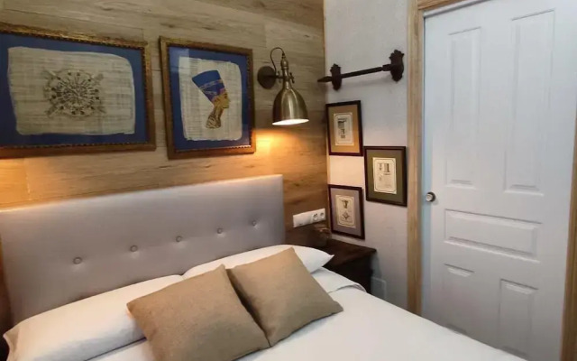 House with 9 private rooms