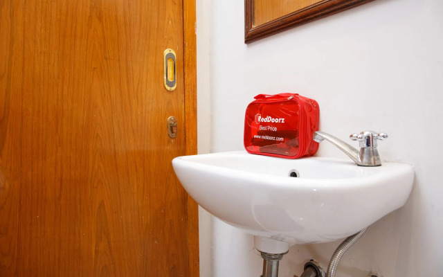 Santo Guest House by RedDoorz