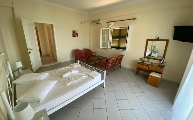 Papadatos Apts With Amazing View - 5mins from the beach