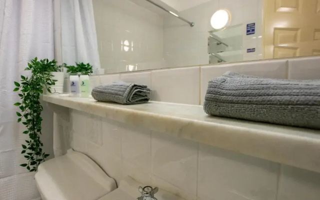 The Harbour Mills, The Willow by Shortstays