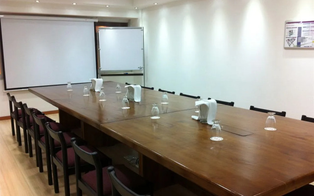 Hotel Hunza Y Centro De Convenciones