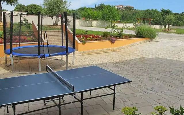 Classy Mobile Home in Banjole With Garden