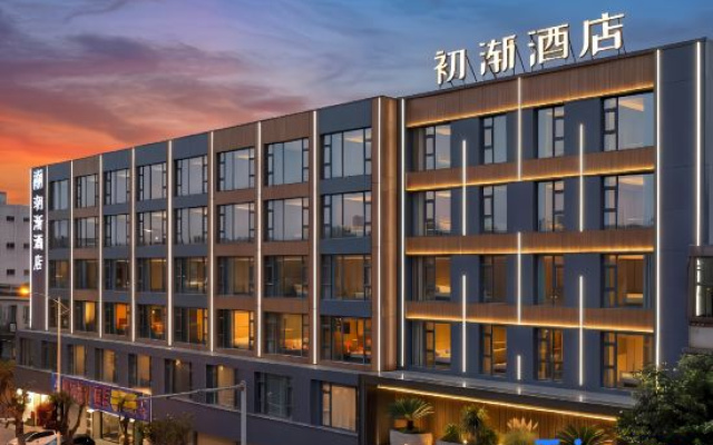 First Encounter Hotel