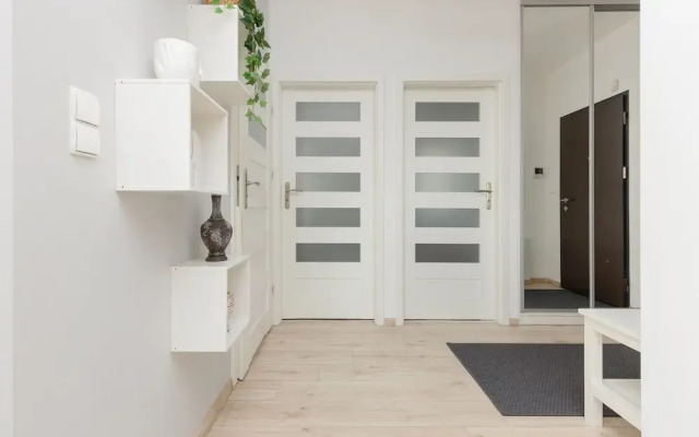 Symboliczna Apartment Warsaw by Renters