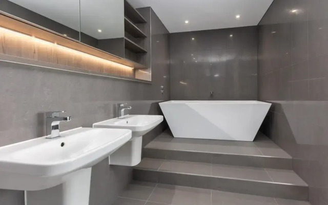Fabulous City Flat With Views