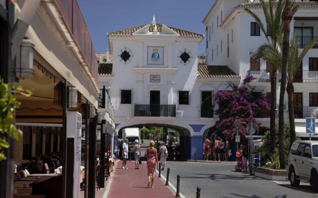 Apartamento 409 marina Real Puerto de la Duquesa playa