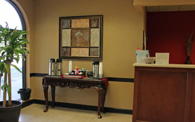 Cottonwood Suites Savannah Hotel & Conference Center