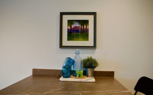 Bright and Welcoming 2 Bedroom Leith Flat