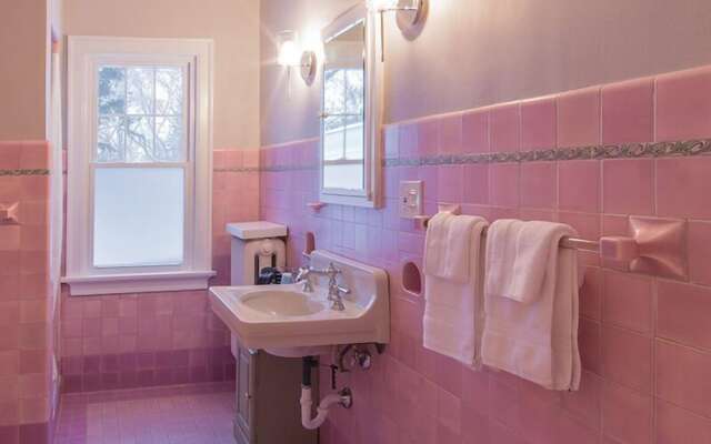 Knob Hill Bed & Breakfast