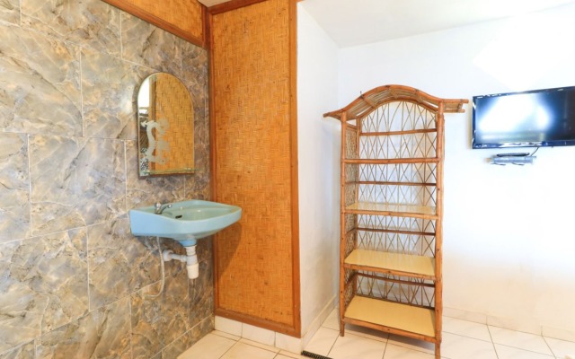 Hotel Tara Bar & Resto Air Sanih by ZUZU