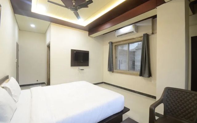 Hotel Shri Dhwaja Inn