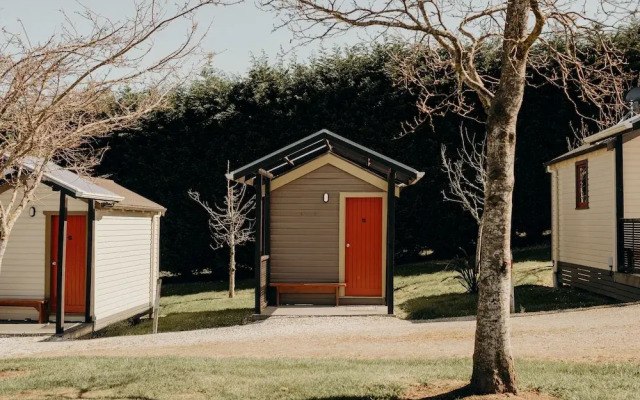Whistling Frog Cafe & Accommodation