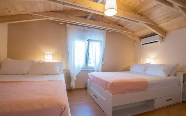 Gorgeous Villa with Garden - Stavros Beach