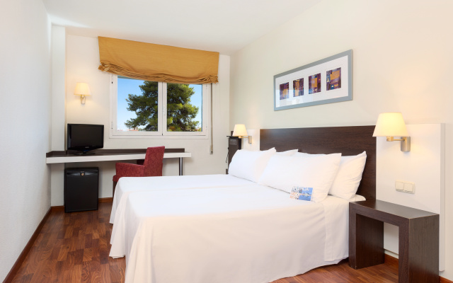 Hotel Port Feria Valencia - Image 4
