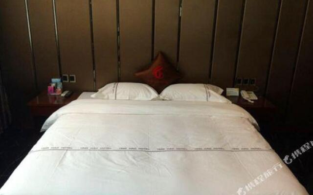 Luzhou Yinghao Holiday Hotel