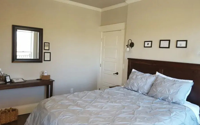 The Lindley House