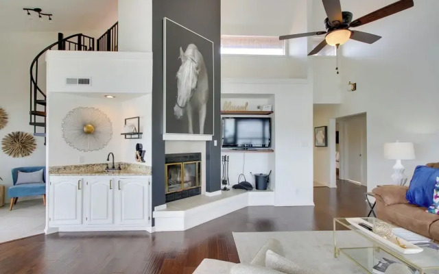 Million-dollar Views: Condo on Lake Hamilton!
