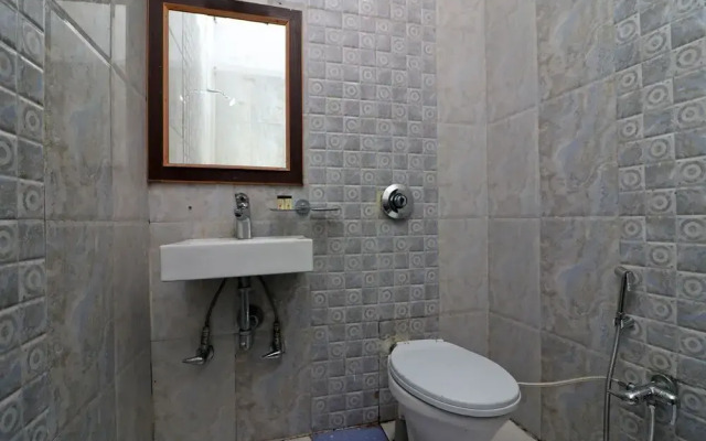New Delhi Guest House By OYO Rooms