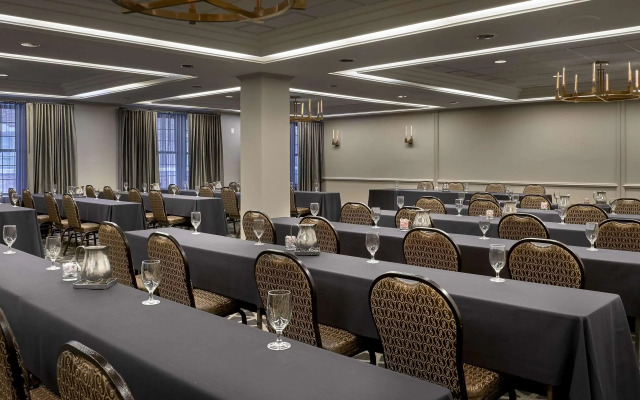 Hotel Phillips Kansas City Curio Collection by Hilton