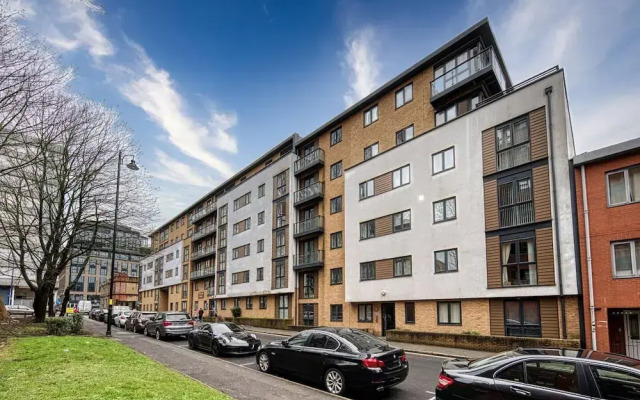 Spacious 2 Bed Apartment in Birmingham