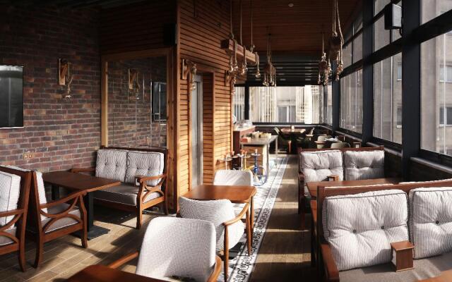 Balo Hotel