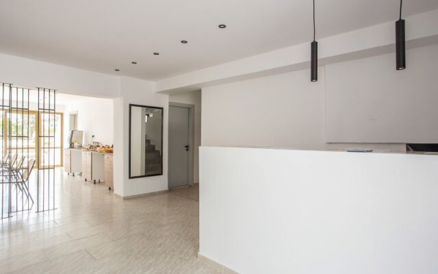 Nikos BnB