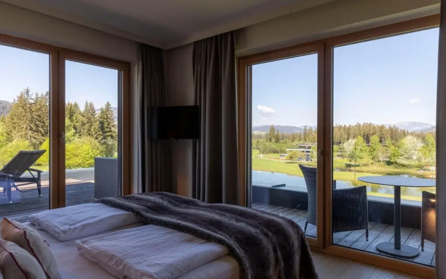 Exclusive Penthouse on the Golf Course