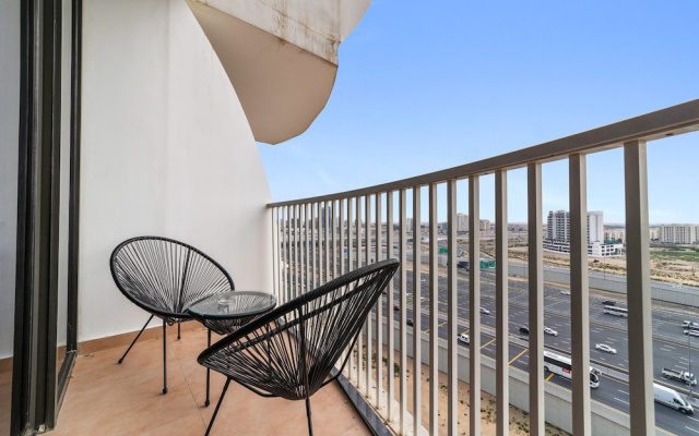 Silkhaus Cozy Studio Balcony Binghatti Pearl